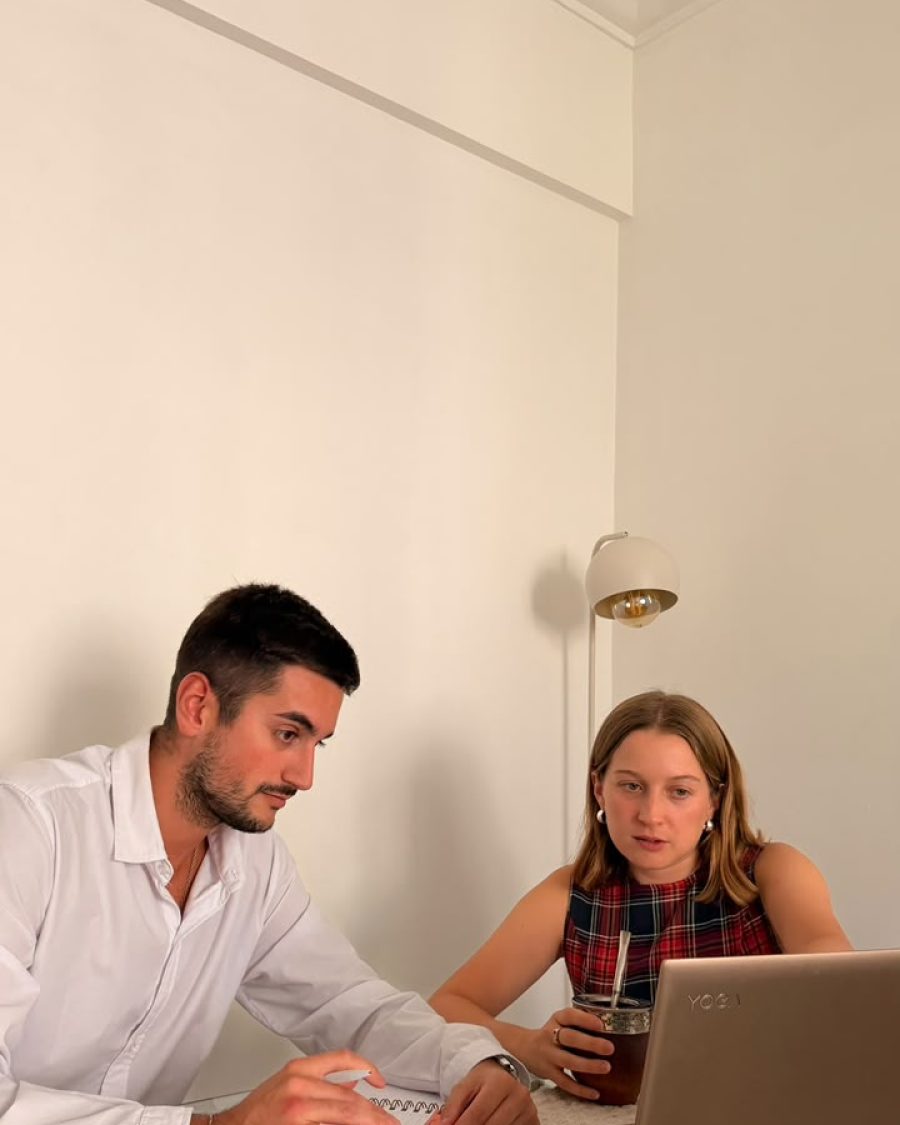 El equipo de Lex Verum trabajando en el estudio